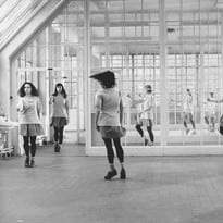 Rosas danst Rosas d' Anne Teresa De Keersmaeker : installation vidéo multi-écrans