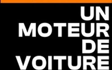 Seau de plage et moteur de voiture