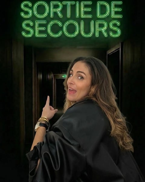 Jenna Segura dans Sortie de Secours