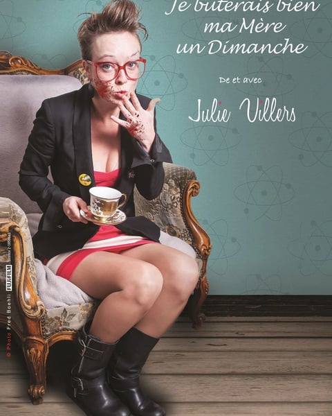 Julie Villers dans Je buterais bien ma mère un dimanche