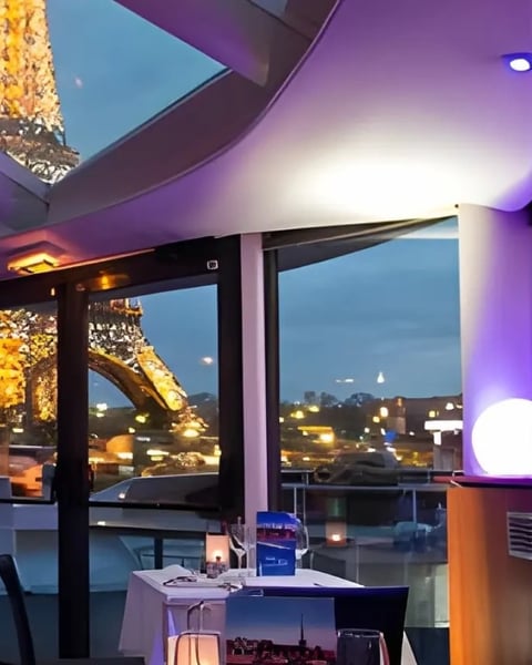 Paris Seine River Dinner Cruise with Rooftop and Live Singer