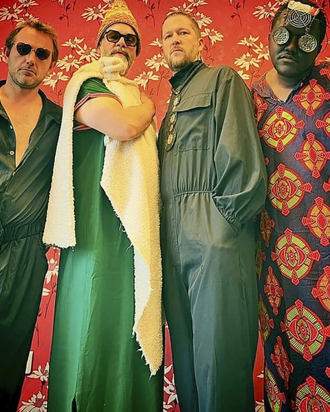 Lova Lova : Guembri Superstar