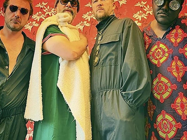 Lova Lova : Guembri Superstar