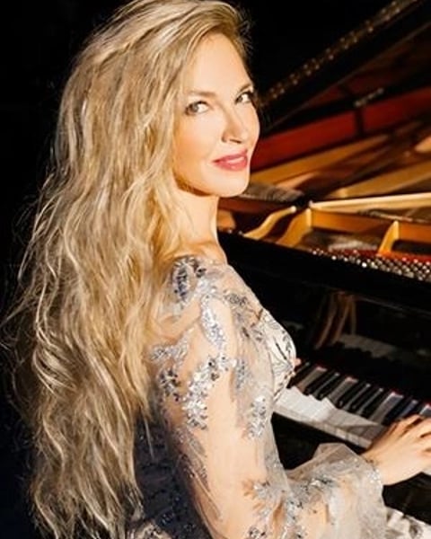 Svetlana Smolina, piano : Schubert, Schumann, Chopin, Liszt...
