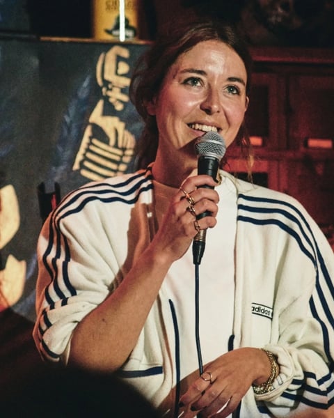 Le Loup Comedy République : Un show de stand-up hilarant !