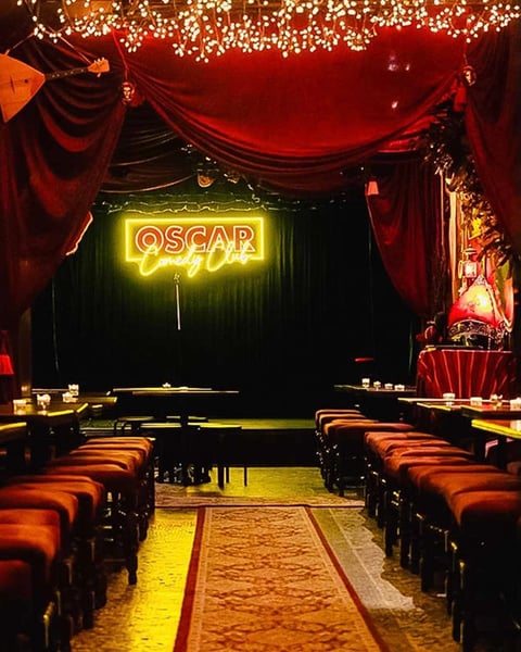 Oscar Comedy Club : le meilleur du stand up dans un cadre mythique