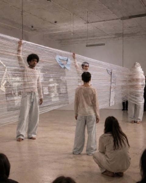 Ad Hoc: Warp, performance par Marie Hazard et Constança Entrudo
