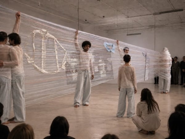 Ad Hoc: Warp, performance par Marie Hazard et Constança Entrudo