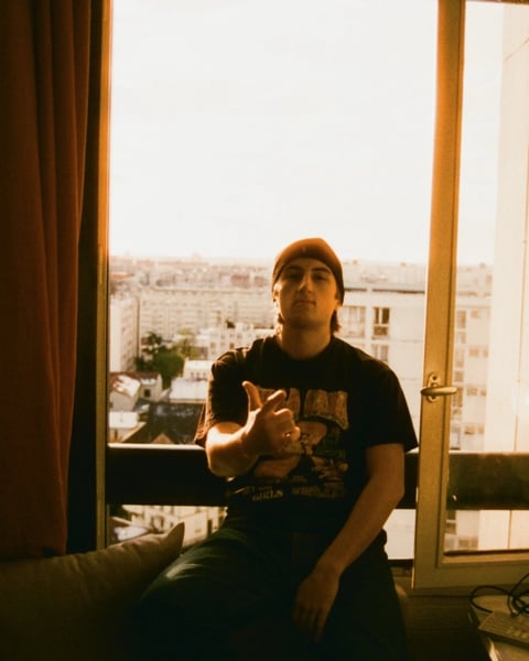H JeuneCrack